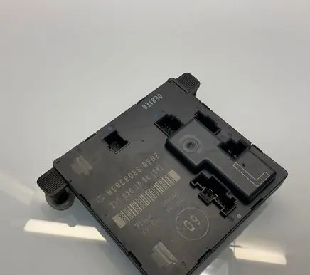 Mercedes-Benz E W211 Door control unit/module 2118201526 356805 SW3902