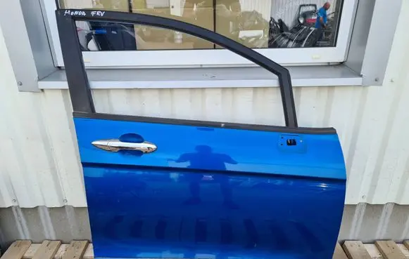 Honda FR-V Front door