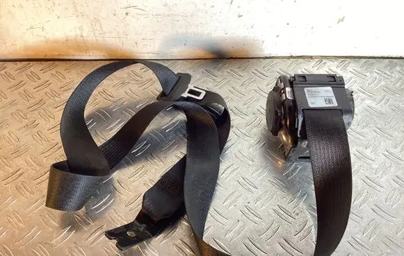 Rear seatbelt