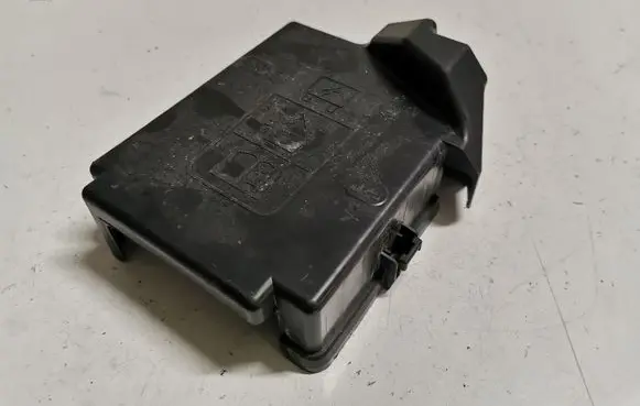 Chevrolet Camaro Fuse box cover
