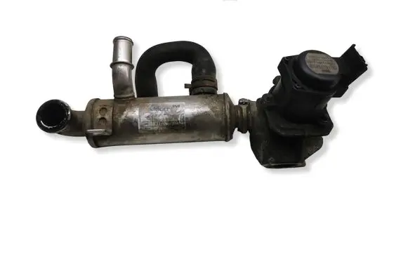 Volvo C30 EGR valve cooler VP1U3H9P445BB 892009