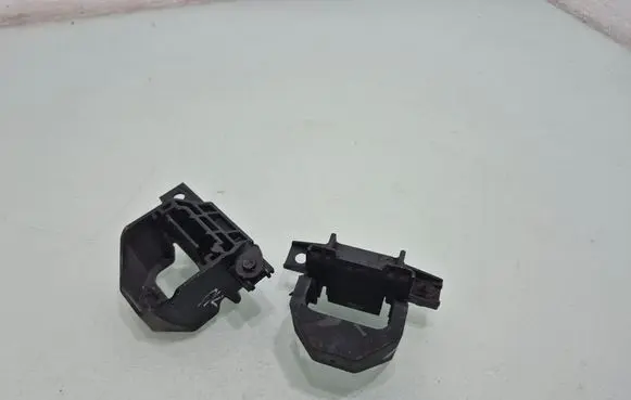 BMW X1 E84 Radiator mount bracket 7591647