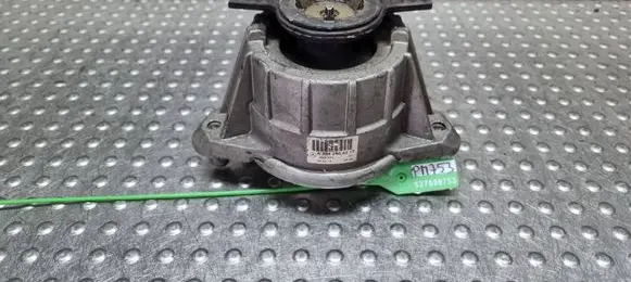 Mercedes-Benz CLS C218 X218 Engine mount vacuum valve S27698753 A2042404217