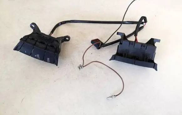 Ford Focus C-MAX Steering wheel buttons/switches 3m5t9e740ad