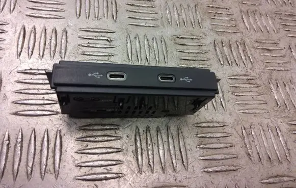 Cupra Formentor USB socket connector 5na035736