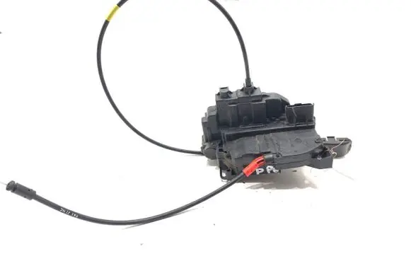Renault Kangoo II Front door lock 8200497604