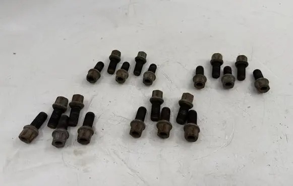 Volkswagen PASSAT B6 Nuts/bolts 