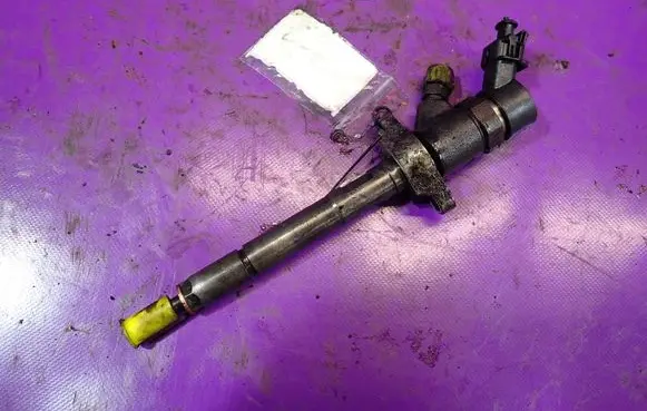 Ford Focus C-MAX Fuel injector 