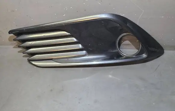 Toyota Auris E180 Front fog light trim/grill 8148202570 5204002210 5204002240