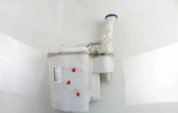 Peugeot 107 Windshield washer fluid reservoir/tank