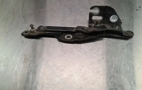 Audi A4 S4 B5 8D Tailgate/trunk/boot hinge 8D5827301C