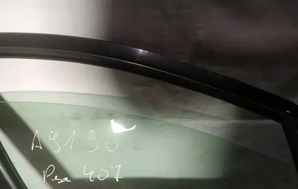 Peugeot 407 Front door window glass four-door as2