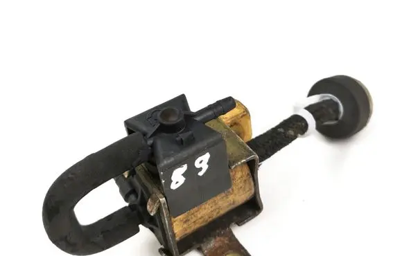 Volkswagen Golf IV Turbo solenoid valve 72148304 054906267a