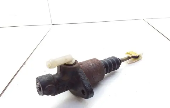 Volkswagen PASSAT B4 Clutch slave cylinder 03330300381
