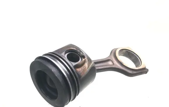 Ford Fiesta Piston with connecting rod 074132