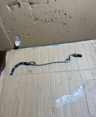 Volkswagen PASSAT B6 Fuel return line/hose 06j127509