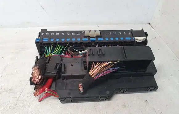 BMW X3 E83 Fuse module 8364542