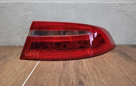 Jaguar XE Rear/tail lights