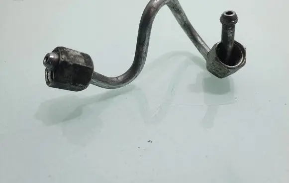 Fuel injector supply line/pipe