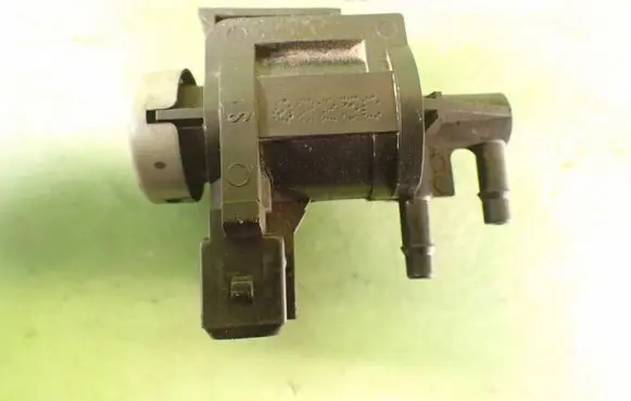 Volkswagen PASSAT B5 Breather valve 1J0906283A
