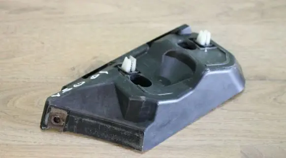 Volvo V50 Front bumper mounting bracket 30655874
