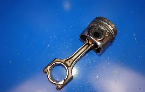 Volvo V60 Piston with connecting rod 