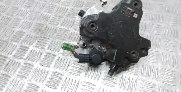 Volvo S80 Fuel injection high pressure pump 30756125