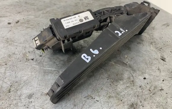 Volkswagen PASSAT B6 Accelerator throttle pedal 1K1721503L