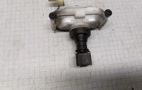 Volkswagen PASSAT B3 Central locking motor 357862153A