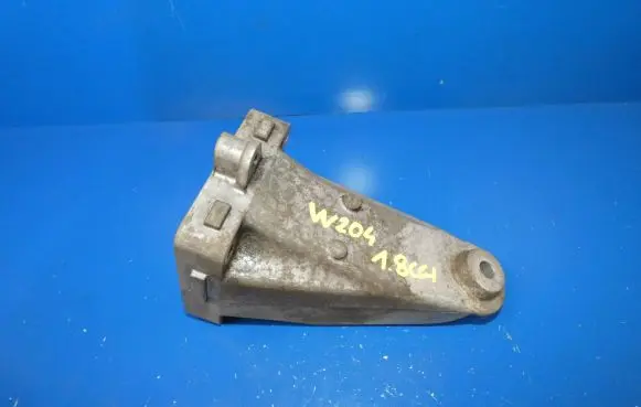 Mercedes-Benz C AMG W204 Engine mounting bracket A2712232304