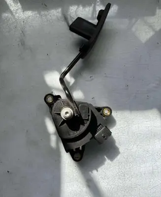 Nissan Micra Accelerator throttle pedal 18002AX700