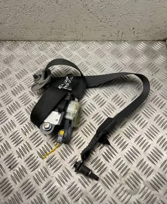 KIA Sportage Front seatbelt 888103u210