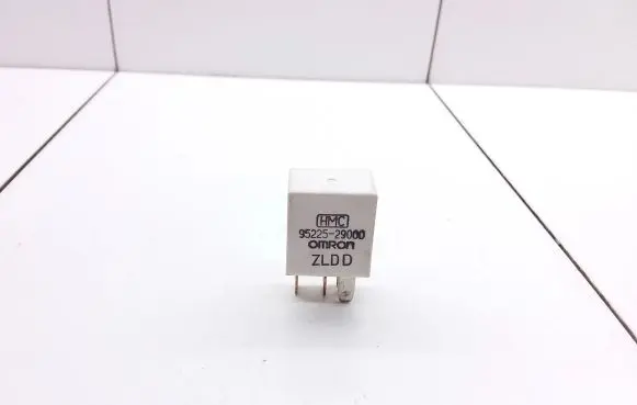 KIA Carens I Other relay 9522529000