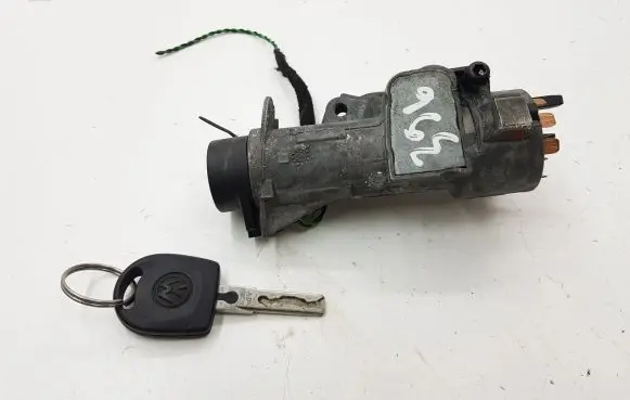 Volkswagen PASSAT B5 Ignition lock 4B0905851