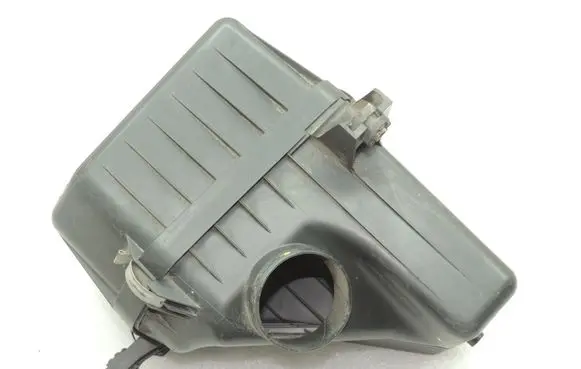 Suzuki Grand Vitara II Air filter box 1370066J00