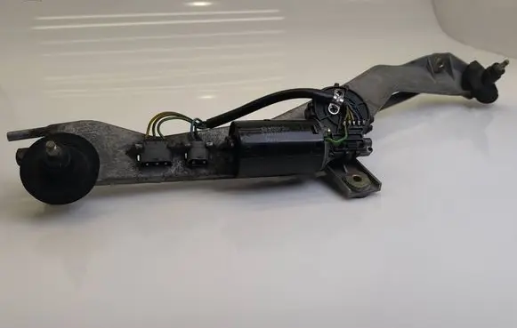Volvo V70 Wiper motor 0390241328