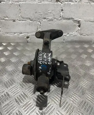 Toyota Avensis T270 Engine mount bracket