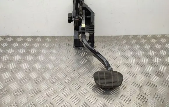 BMW X1 F48 F49 Brake pedal 6856596