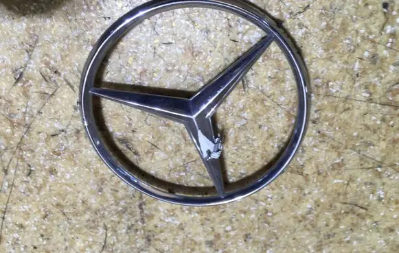 Mercedes-Benz E W124 Manufacturers badge/model letters 