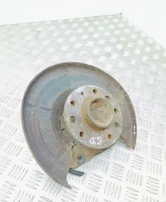 Rear wheel hub