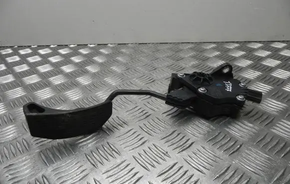 Toyota Prius (XW30) Accelerator throttle pedal 7811012040 T3777