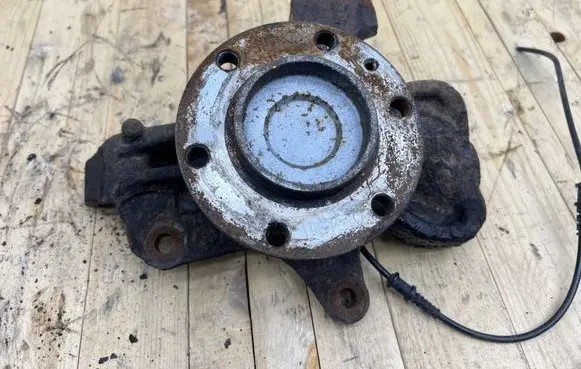 Front wheel hub spindle knuckle