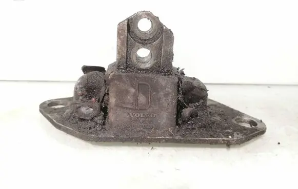 Volvo XC90 Engine mount bracket 30748811