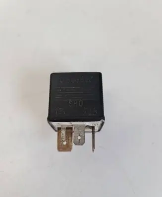 Audi A4 S4 B5 8D Other relay 8A0951253