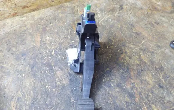 Dacia Lodgy Clutch pedal 465038135R