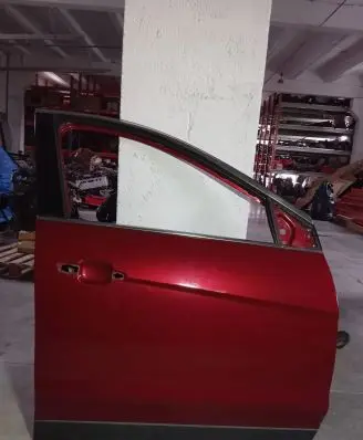Cadillac SRX Front door