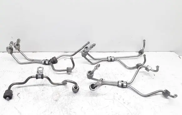 Volvo S80 Fuel injector supply line/pipe 