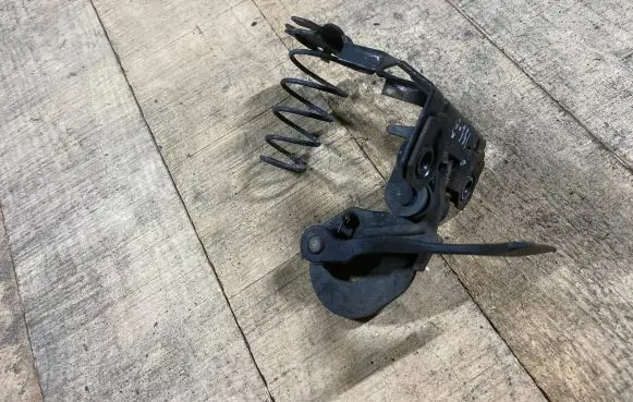 Mercedes-Benz CLK A208 C208 Engine bonnet/hood lock/catch a2088870127 2088870127