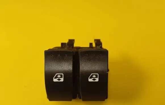Renault Laguna II Electric window control switch 015085B