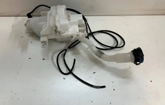 Mazda 2 Windshield washer fluid reservoir/tank